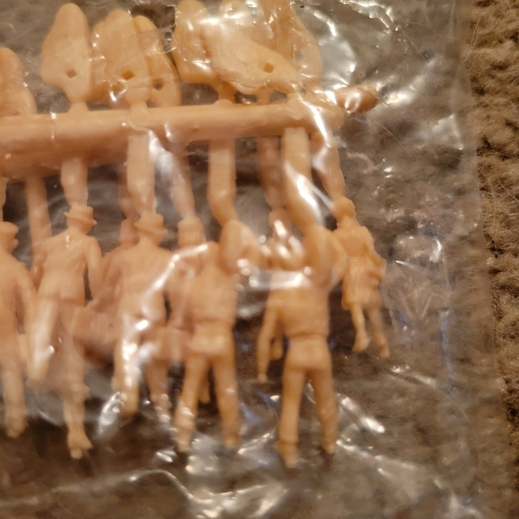 HO Scale Trian  4 Inch Power Poles  Crossing Signs Men - Picture 6 of 6